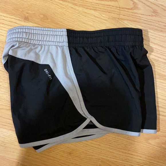 Black Nike Dry Fit Shorts. Women’s Extra Small. - Picture 3 of 5